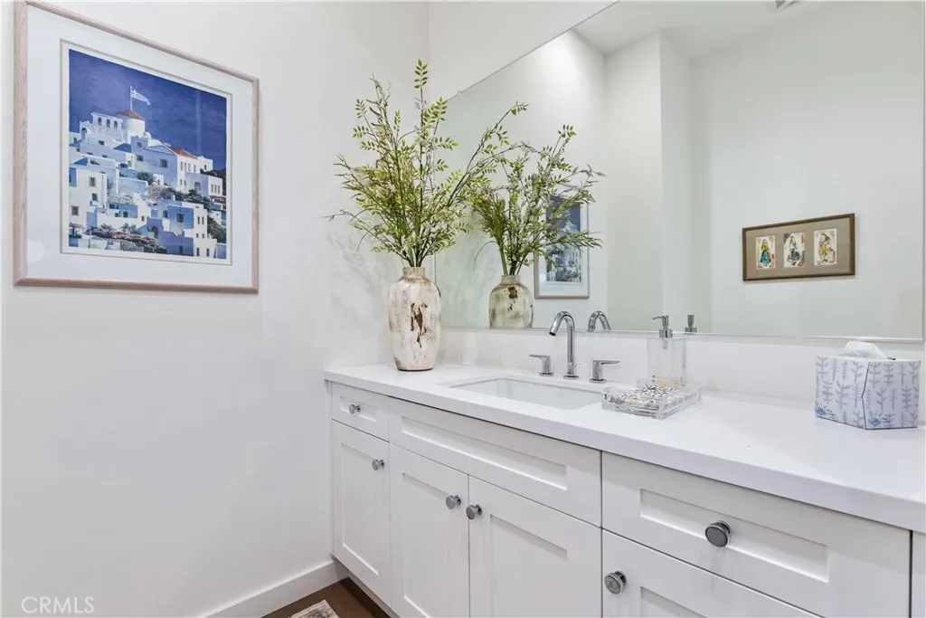 Guest bath with soft self closing cabinets

