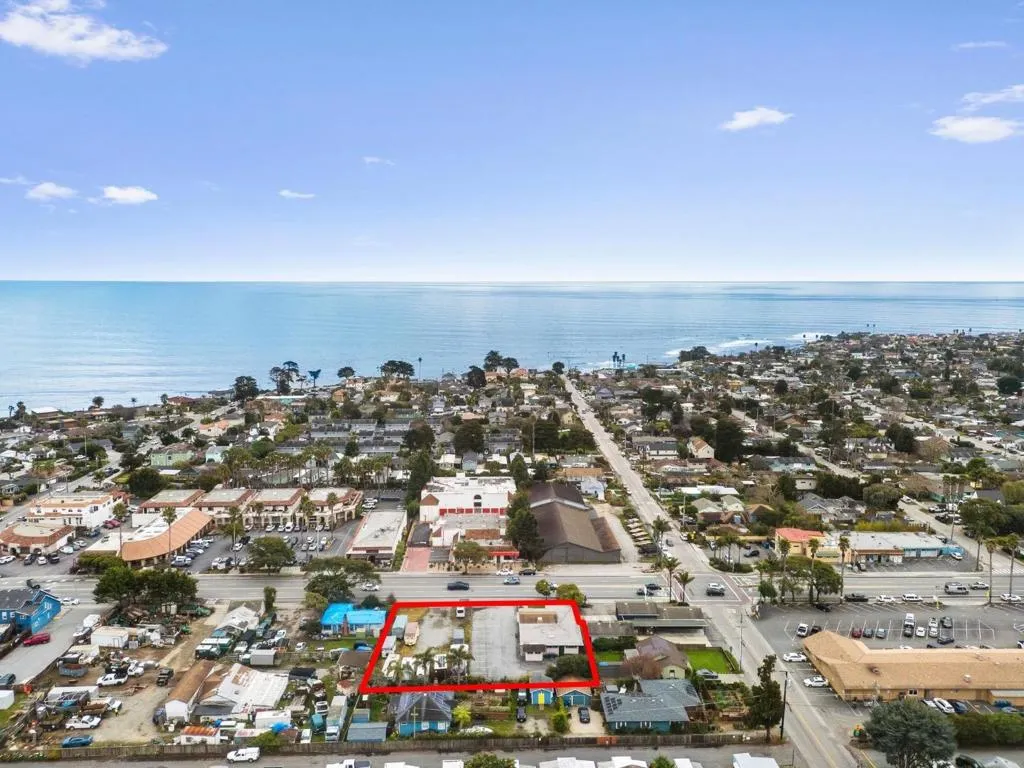 3811 Portola Dr