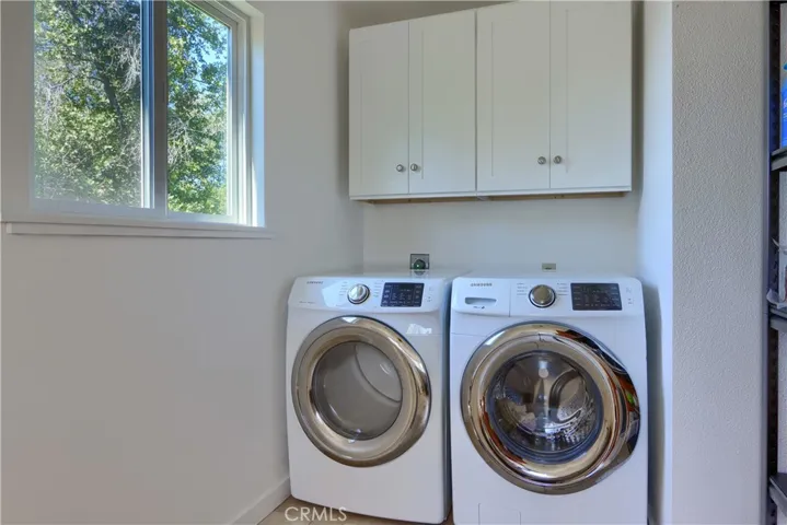 Large Laundry w/lots of Pantry Storage