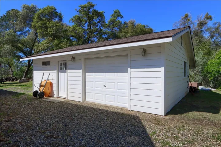 Detached Garage