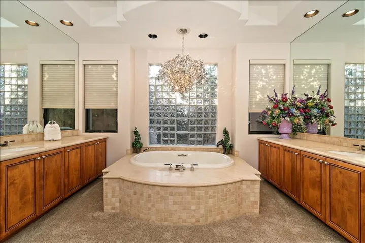 77655iroquoismainbath2