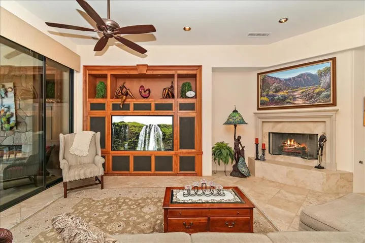 77655iroquoisgreatroom4