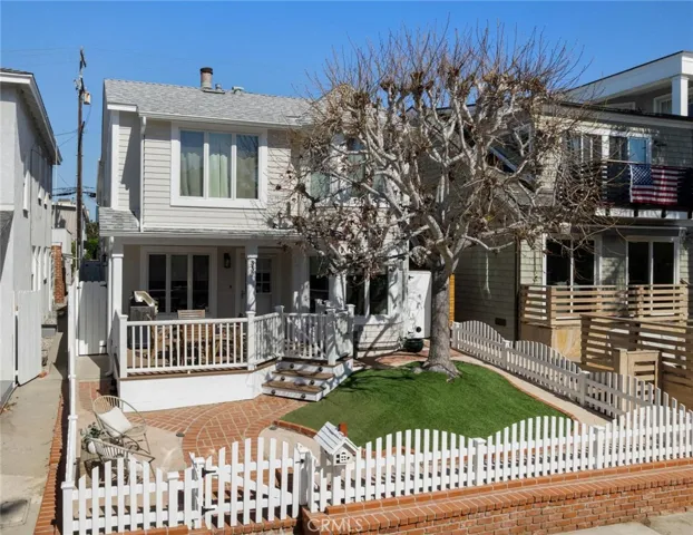 337 10th, Manhattan Beach, California 90266