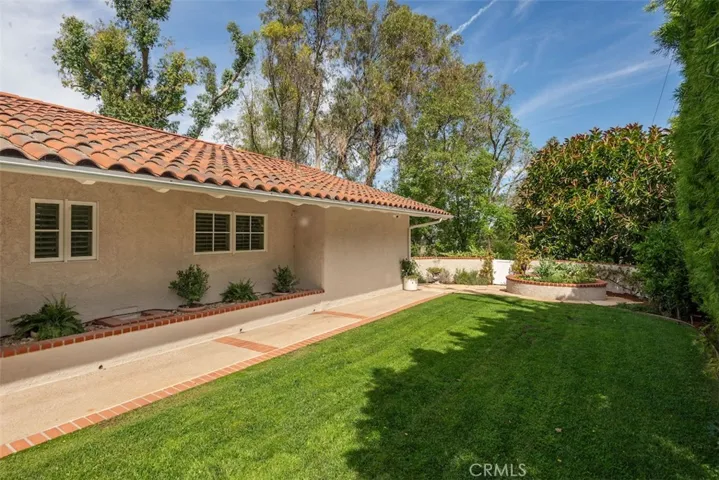 Large backyard with Vegetable/herb garden