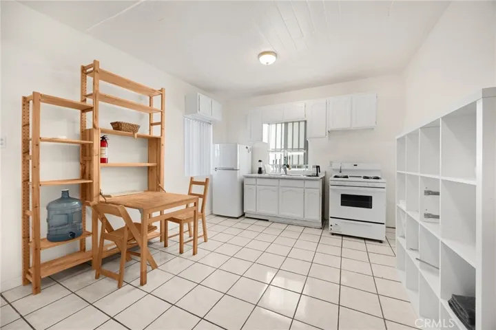Back unit Kitchen & Dining area