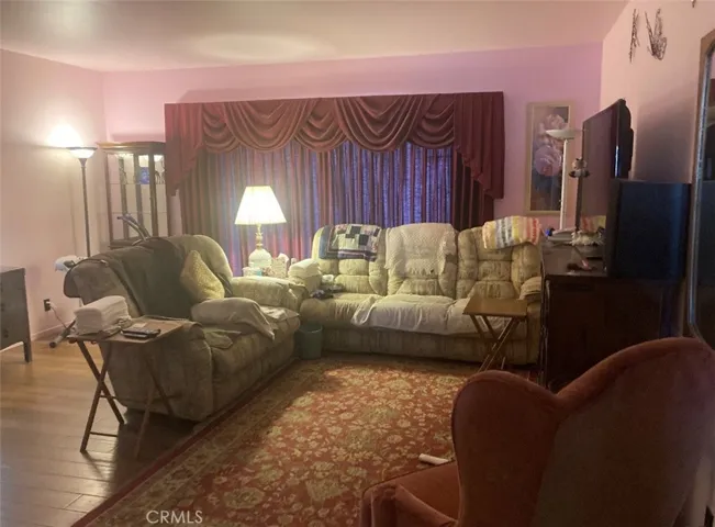 LIVING RM