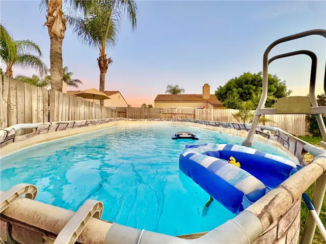 ABOVE GROUND SPARKLING POOL