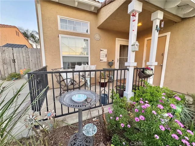 COVERED FRONT PORCH