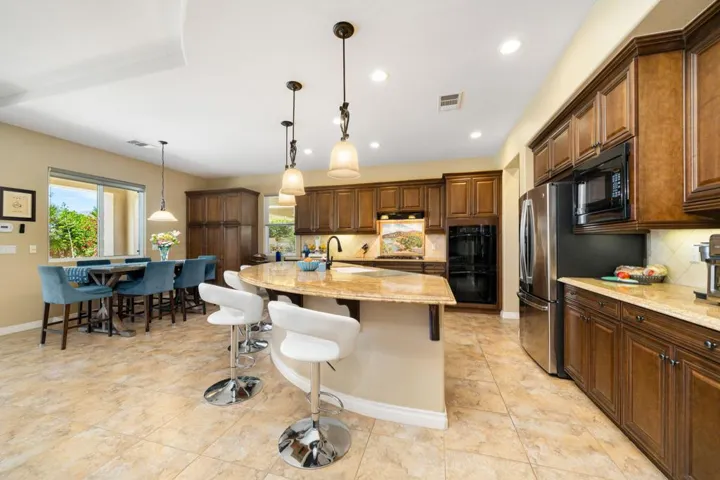 21-web-or-mls-CBPaseo_OPMG_0226_021