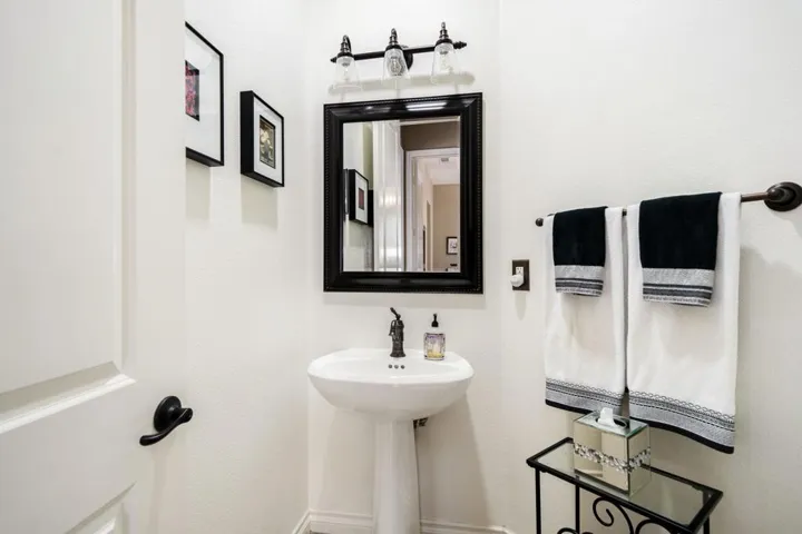 49-web-or-mls-CBPaseo_OPMG_0226_049