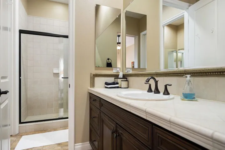 46-web-or-mls-CBPaseo_OPMG_0226_046