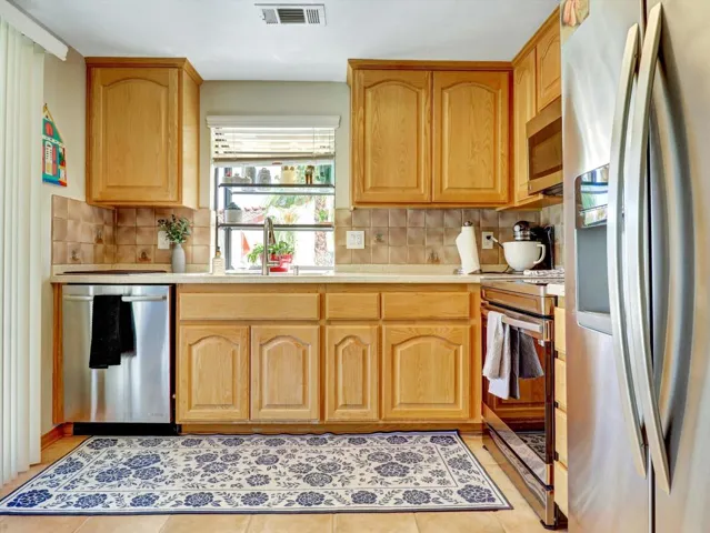 16-64743 Pinehurst Cir-16