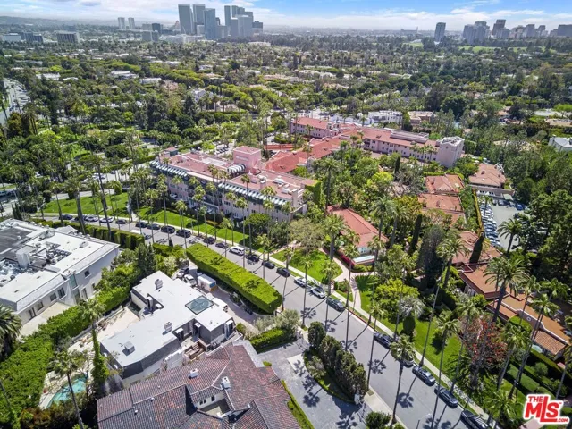 910 N Crescent Drive, Beverly Hills, California 90210