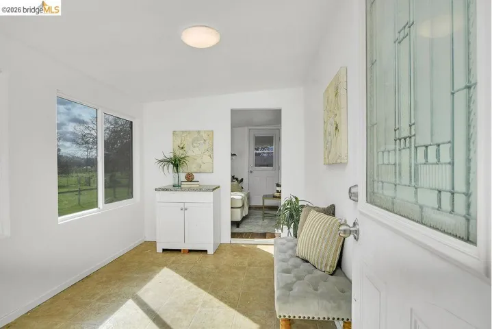 Sitting room with baseboards