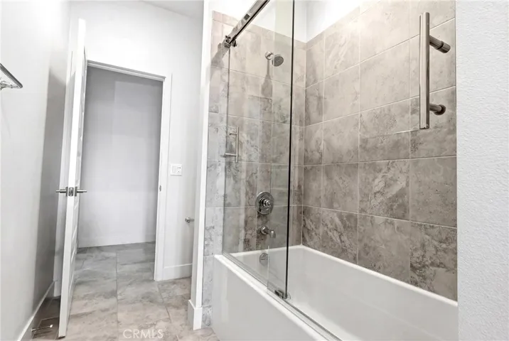 Jack/Jill Bathroom