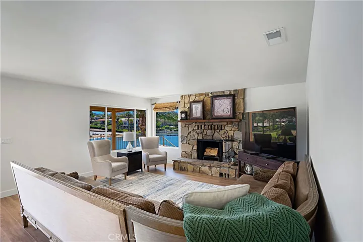Spacious living room