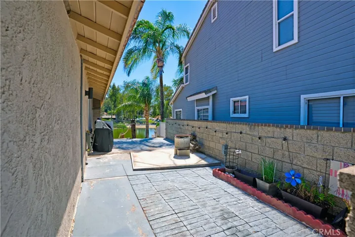 Side yard with room to expand
