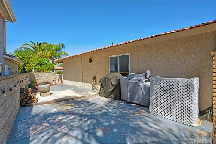 Side yard with room to expand