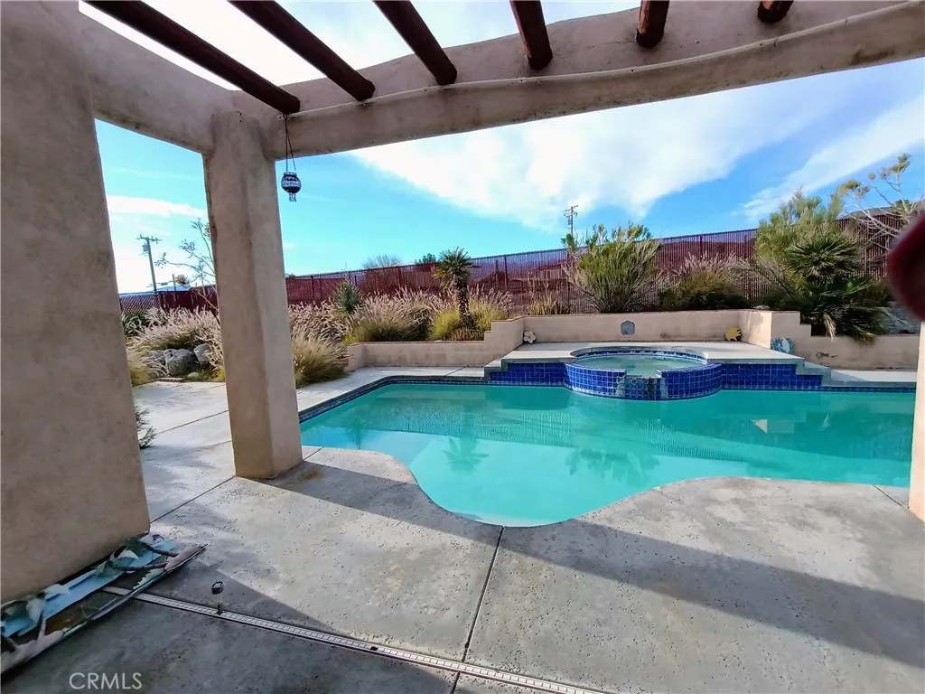 Pool & Spa