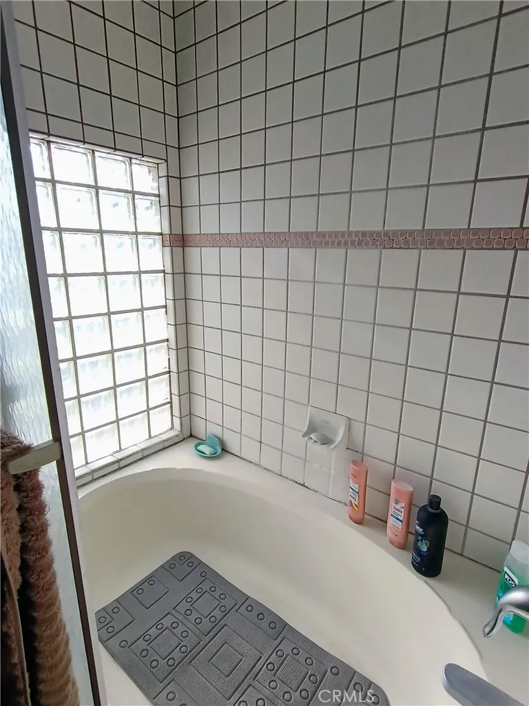 Guest bathroom garden tub