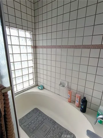 Guest bathroom garden tub