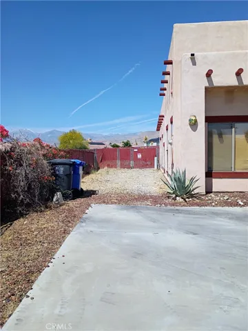 Large side yard