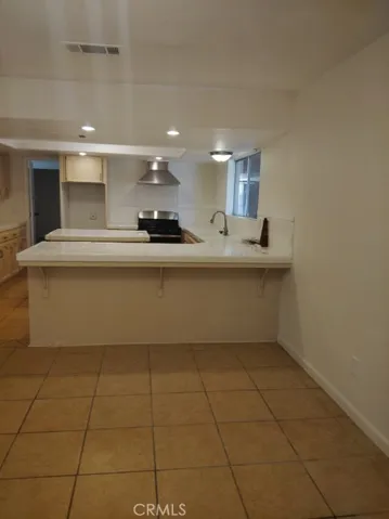 Large G- shaped kitchen