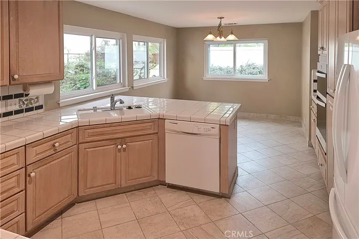 Kitchen & Breakfast Nook