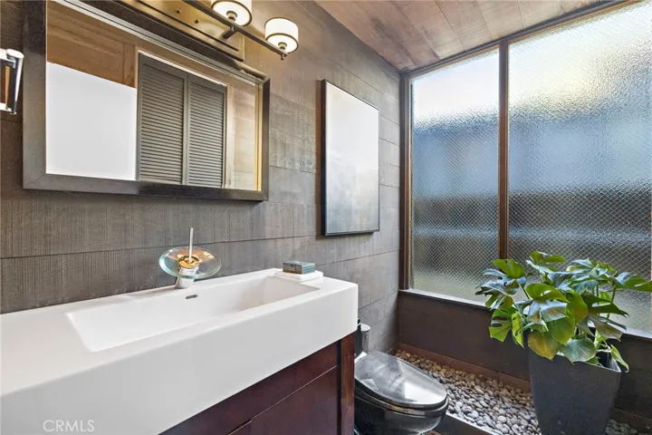 2581 Iris, Laguna Beach, California 92651