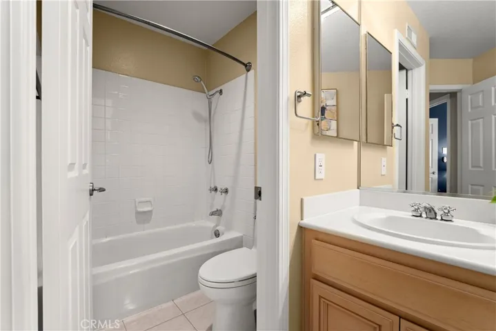 Upstairs hall bath