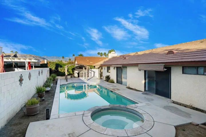 21-web-or-mls-JASantaFe_OPMG_0226_021