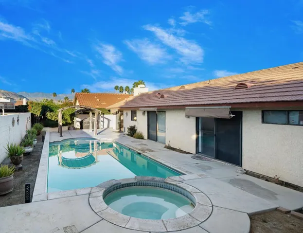 21-web-or-mls-JASantaFe_OPMG_0226_021