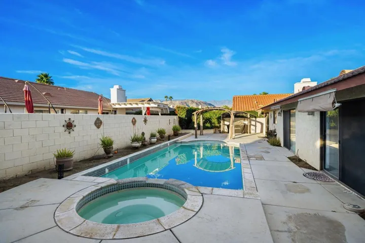 20-web-or-mls-JASantaFe_OPMG_0226_020