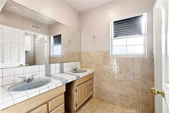 Upstairs Bathroom #2