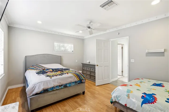 Upstairs Badroom #2