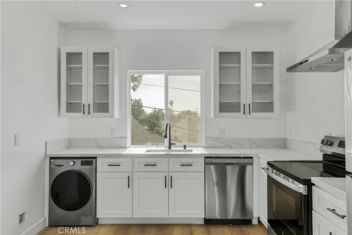 7905- Attached ADU (2nd floor w/ yard)