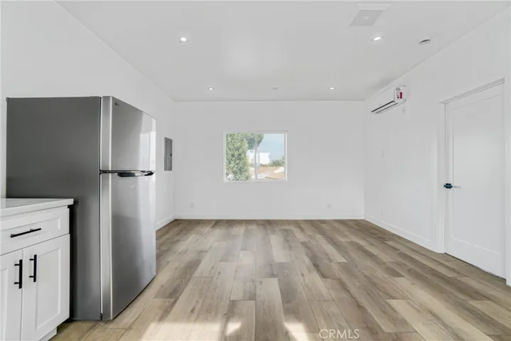 7905- Attached ADU (2nd floor w/ yard)