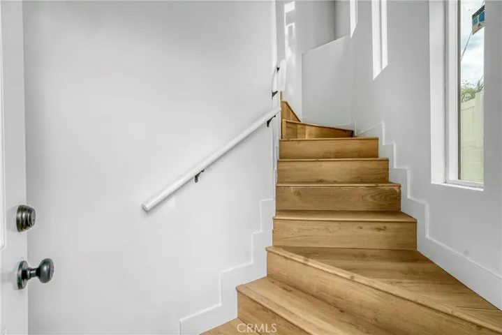7905- Attached ADU (2nd floor w/ yard)