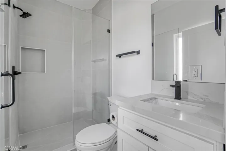 7905- Attached ADU (2nd floor w/ yard)