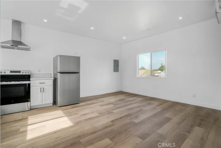 7905- Attached ADU (2nd floor w/ yard)