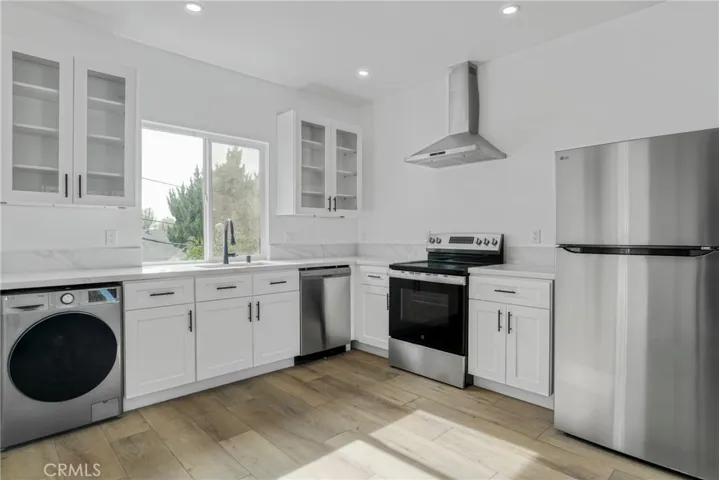 7905- Attached ADU (2nd floor w/ yard)