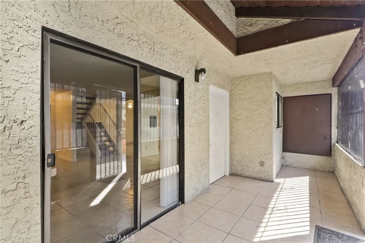 BONUS SPACE IN ENCLOSE PATIO AREA
