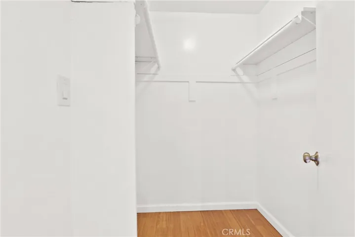 WALK IN CLOSETS