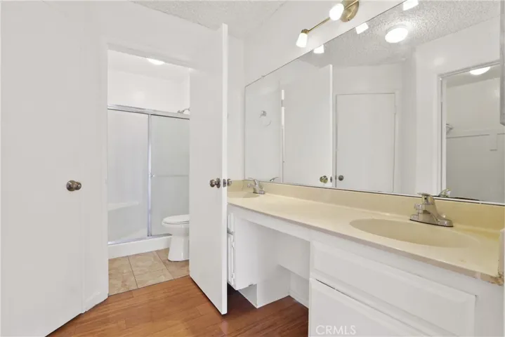 DOUBLE SINKS