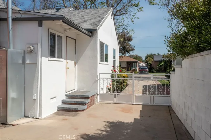 6119 Blackthorne Avenue, Lakewood, California 90712