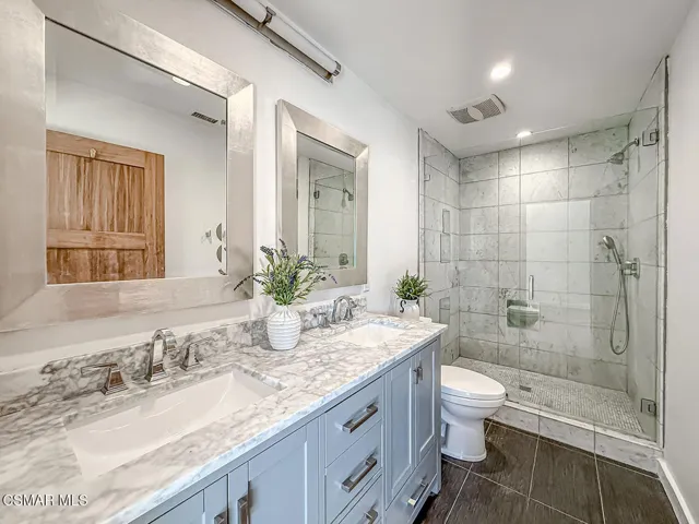 fPrimary Bedroom Suite6