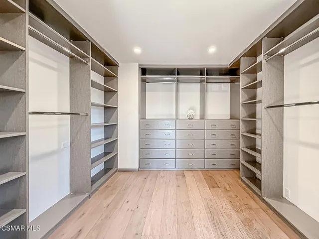 fPrimary Bedroom Suite3