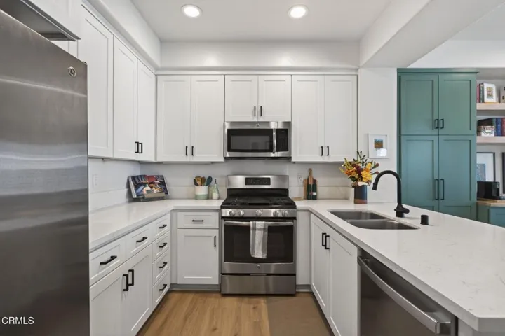 19-web-or-mls-UpmarketMedia-3292Win-092