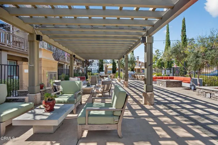 43-web-or-mls-UpmarketMedia-3292Win-128