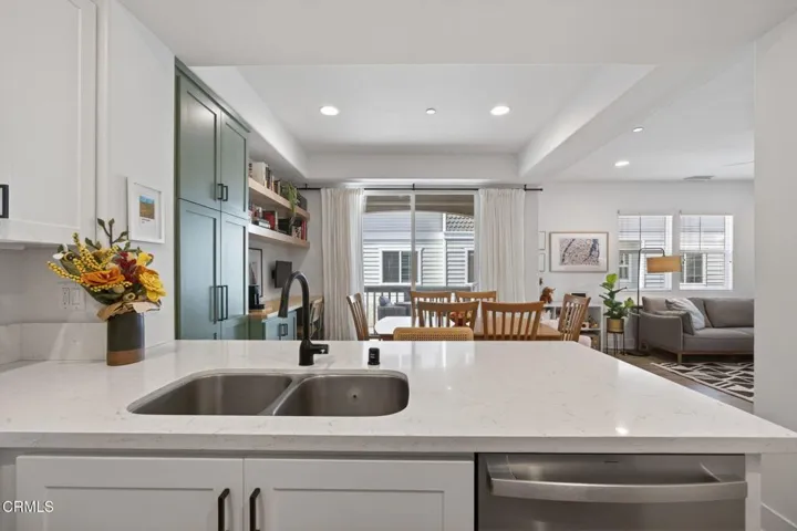 21-web-or-mls-UpmarketMedia-3292Win-098